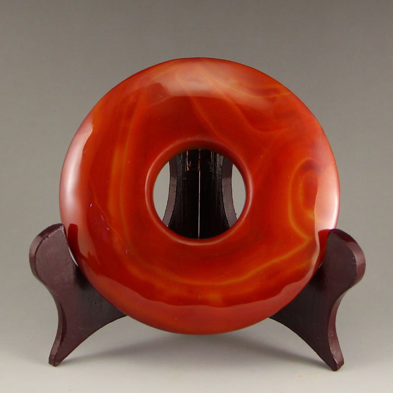 Chinese Natural Agate Circular Statue: Chinese Natural Agate Circular Statue Dimension: 123x123x20(mm)4.84x4.84x0.79(inches) Weight 0.77 lbs/348 g The wooden stand no included.