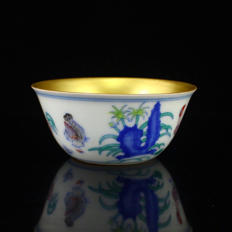 Chinese Ming Dynasty Gilt Gold Dou Cai Porcelain Bowl: Chinese Ming Dynasty Gilt Gold Dou Cai Porcelain Chicken Bowl Dimension: 83x83x37(mm)3.27x3.27x1.46(inches) Weight 0.08 lbs/37 g