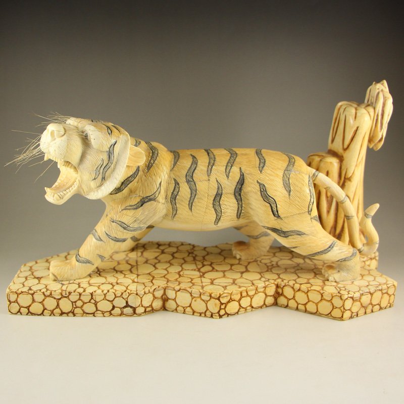 Superb Chinese Bone Tiger Statue: Superb Chinese Bone Tiger Statue Dimension: 330 x 160 x 110(mm) 12.99 x 6.30 x 4.33(inches) Weight 3.75 lbs/1702 g