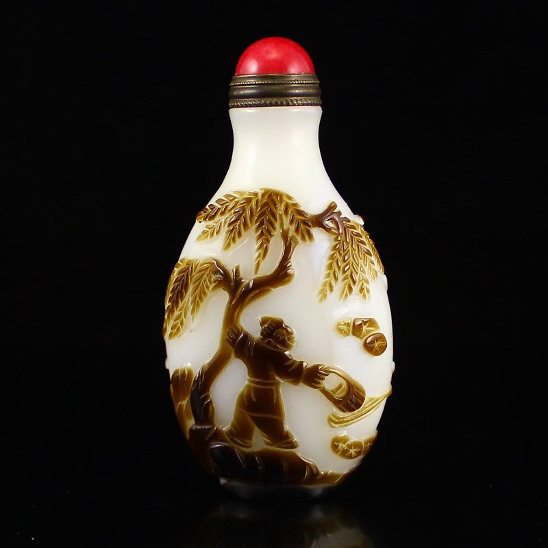 Chinese Beijing / Peking Glass Snuff Bottle w Fisherman (1 of 5)