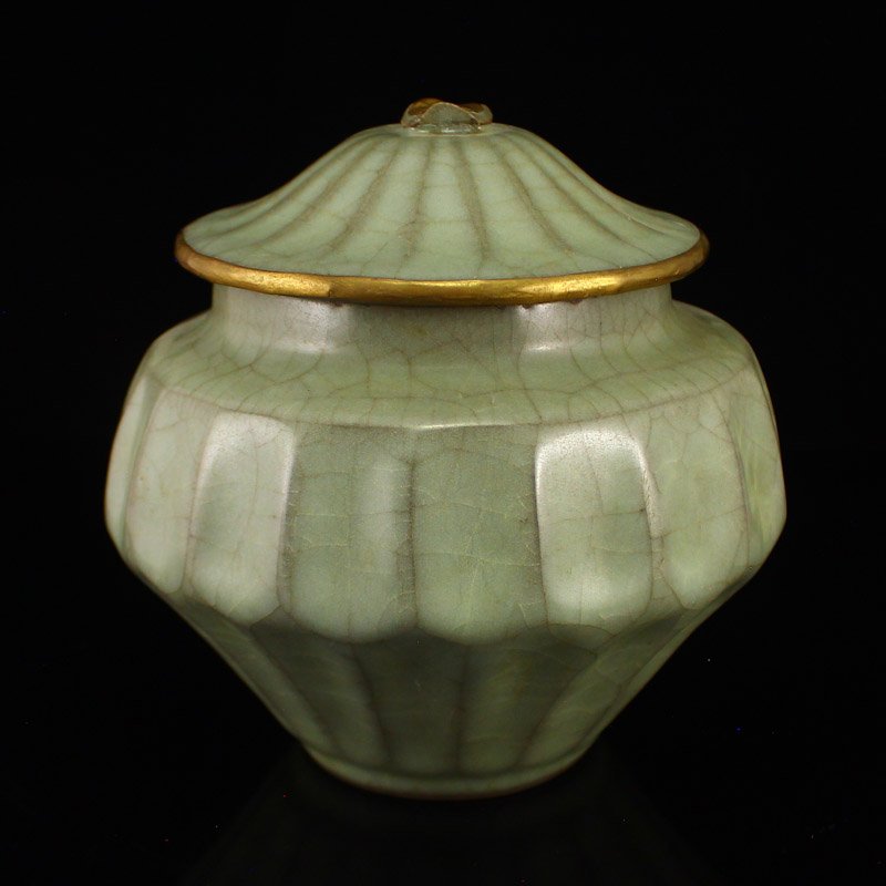 Chinese Gilt Edges Long Quan Kiln Porcelain Tea Caddy (1 of 7)