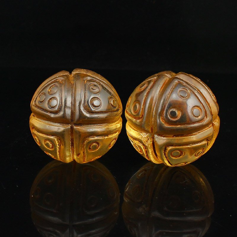 A Pair Vintage Chinese Crystal Gymnastic Balls: 中國清代 水晶球壹对 A Pair Vintage Chinese Crystal Gymnastic Balls Dimension: 48x48x48(mm)1.89x1.89x1.89(inches) Weight 0.62 lbs/281 g