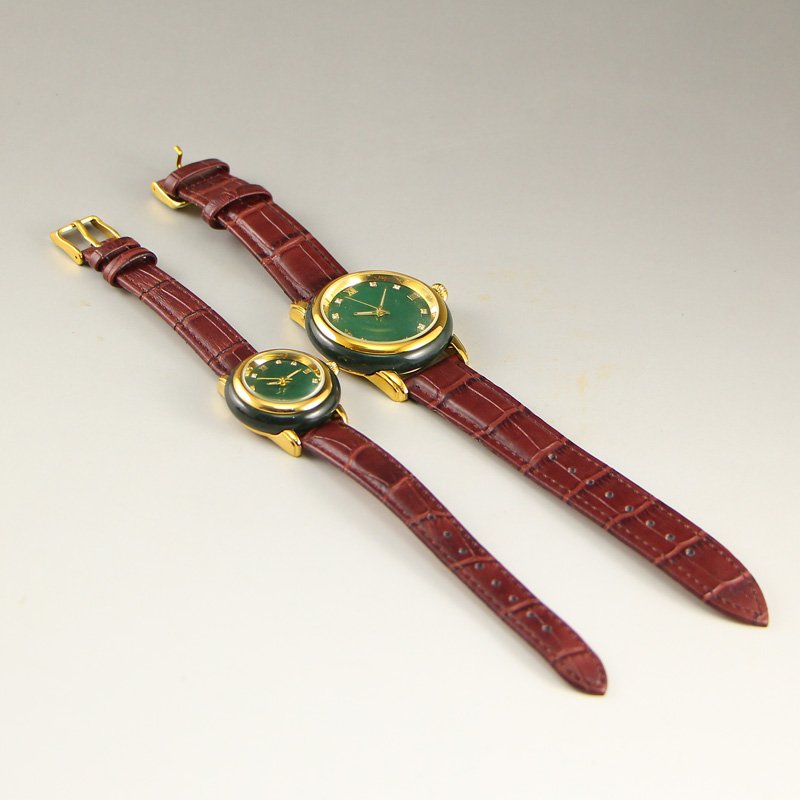 A Pair 18k Gold Inlay Green Hetian Jade Quartz Watches: 18K金镶嵌和田玉 情侶石英手表一对 A Pair Chinese 18k Gold Inlay Green Hetian Jade Couples' Quartz Watches w Certifica