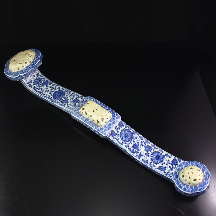 Chinese Blue And White Porcelain Ruyi Scepter (1 of 6)