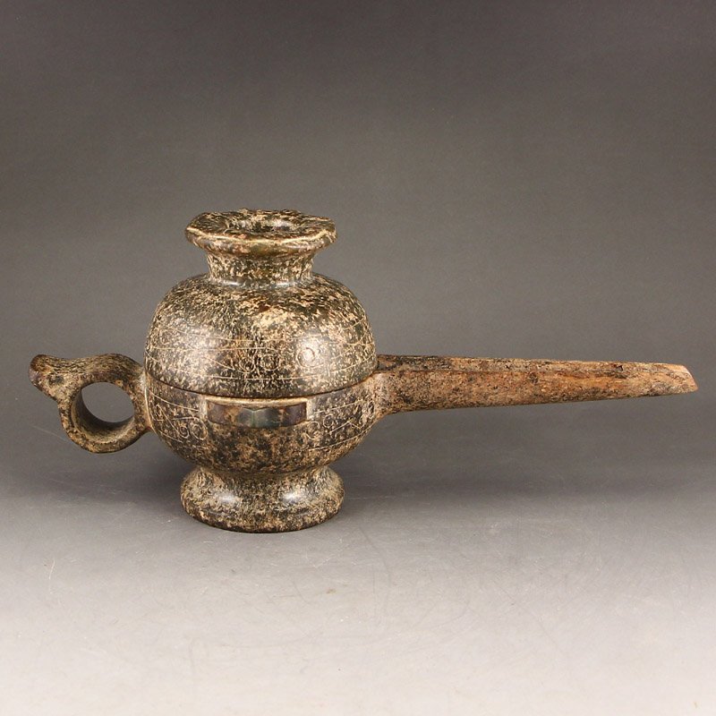 Chinese Han Dynasty Hetian Jade Wine pot: Chinese Han Dynasty Hetian Jade Wine potDimension: 240x110x100(mm)9.45x4.33x3.94(inches) Weight 0.96 lbs/436 g