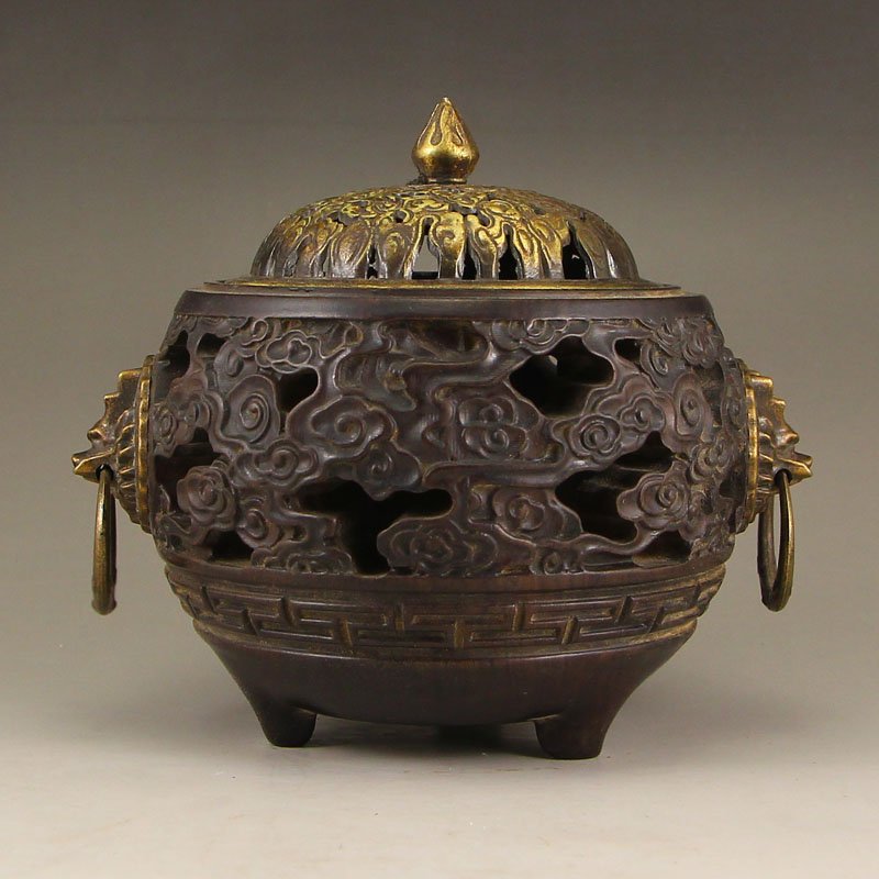 Vintage Chinese Bronze Incense Burner: Vintage Chinese Bronze Incense Burner Dimension: 130x105x125(mm) 5.12x4.13x4.92(inches) Weight: 0.97 lbs/439 g