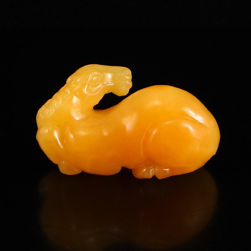 Indonesia Jin Tian Huang Horse Pendant w Certificate: Indonesia Jin Tian Huang Horse Pendant w Certificate Dimension: 80x39x46(mm)3.15x1.54x1.81(inches) Weight 0.36 lbs/164 g