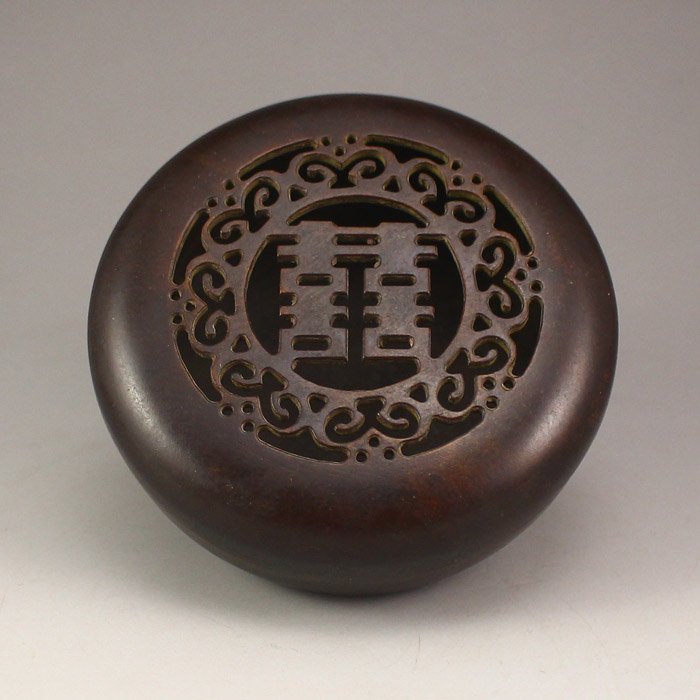 Vintage Chinese Bronze Incense Burner: Vintage Chinese Bronze Incense Burner Dimension: 88x88x41(mm)3.46x3.46x1.61(inches) Weight 0.99 lbs/449 g