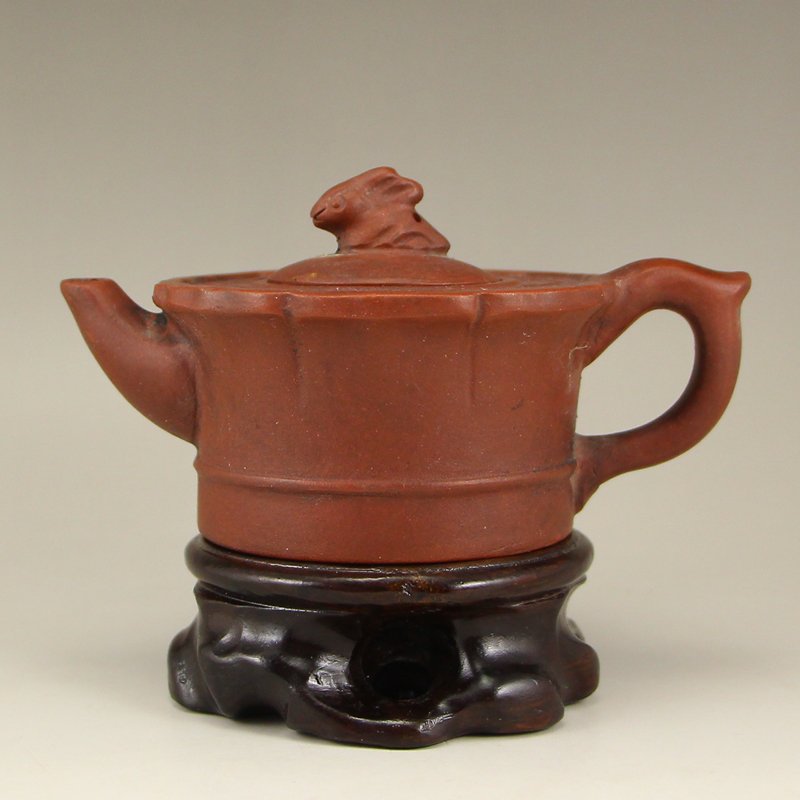 Chinese Yixing Zisha Clay Teapot w Artist Signature: Chinese Yixing Zisha Clay Teapot w Artist Signature Dimension: 130 x 85 x 75(mm) 5.12 x 3.35 x 2.95(inches) Weight 0.45 lbs/206 g The wooden stand no included