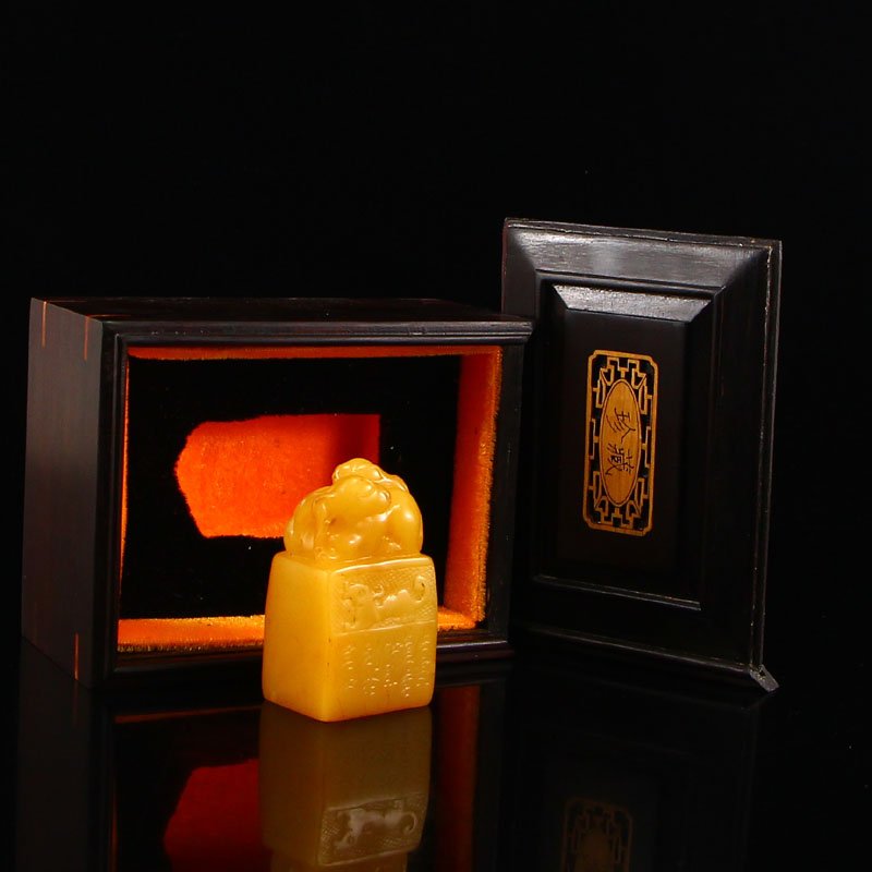 Chinese Shoushan Stone Tian Huang Stone Seal w Rabbit (1 of 9)