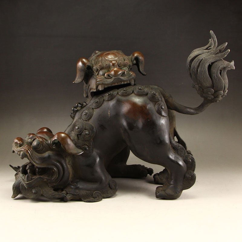 Vintage Chinese Bronze Double Lions Incense Burner: Vintage Chinese Bronze Double Lions Incense Burner Dimension: 300x240x170(mm)11.81x9.45x6.69(inches) Weight 10.30 lbs/4673 g