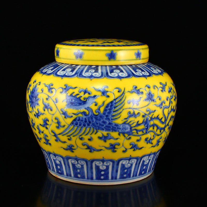 China Yellow Ground Blue And White Porcelain Tea Caddy: Chinese Ming Dynasty Yellow Ground Blue And White Porcelain Tea Caddy Dimension: 130x140x140(mm)5.12x5.51x5.51(inches) Weight 1.24 lbs/562 g