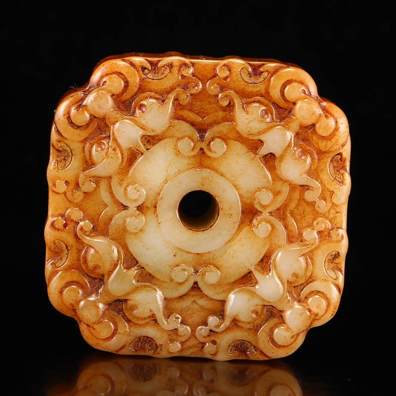 Vintage Chinese Hetian Jade Ox Heads Pendant: Vintage Chinese Hetian Jade Ox Heads Pendant Dimension: 45x45x16(mm)1.77x1.77x0.63(inches) Weight 0.16 lbs/74 g