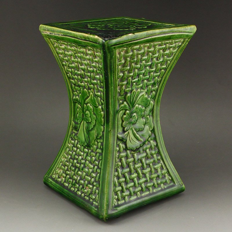 Chinese Han Dynasty Green Glaze Porcelain Pillow: 中國漢代 精美綠釉 花開富貴 瓷器枕頭 Chinese Han Dynasty Green Glaze Porcelain Pillow Dimension: 175x212x