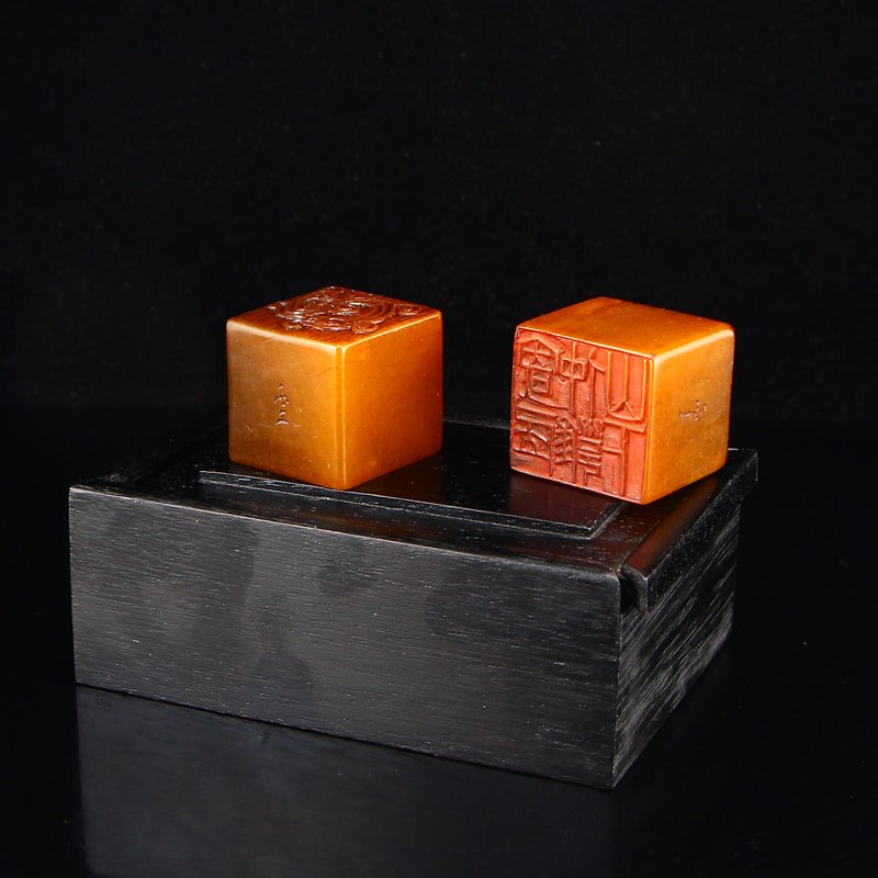 Shoushan Stone Tian Huang Stone Seals w Zitan Wood Box (1 of 5)