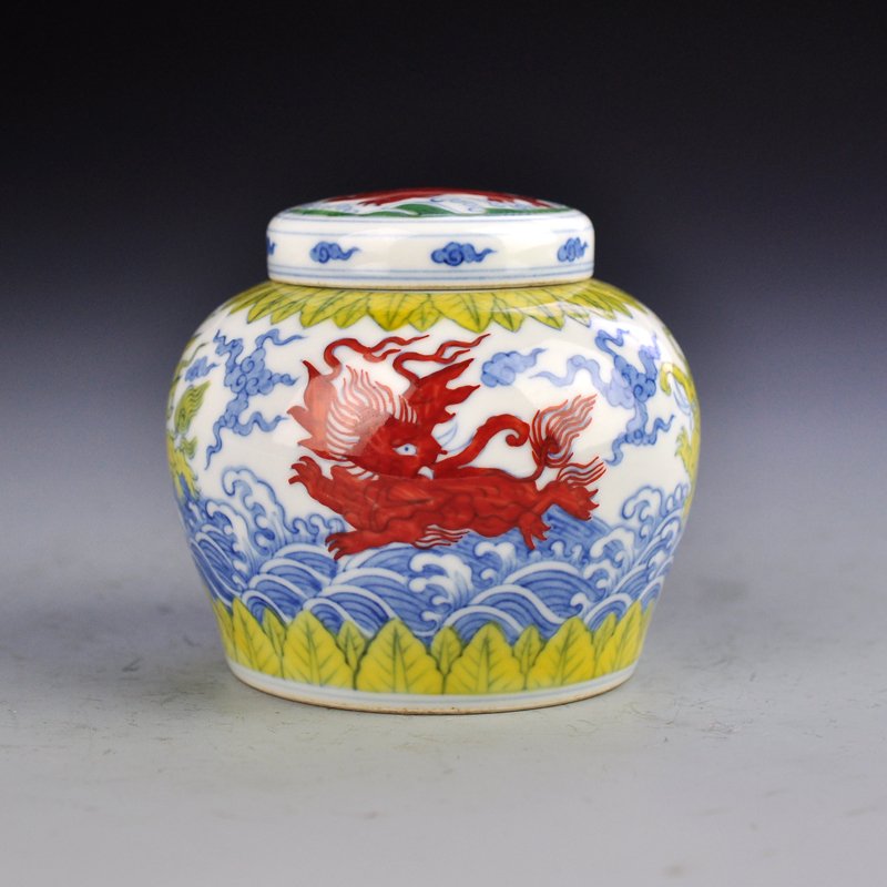 Chinese Ming Dy Dou Cai Porcelain Tea Caddy - Kylin: Chinese Ming Dynasty Dou Cai Porcelain Tea Caddy - Kylin Dimension: 95 x 95 x 85(mm) 3.74 x 3.74 x 3.35(inches) Weight 0.42 lbs/190 g