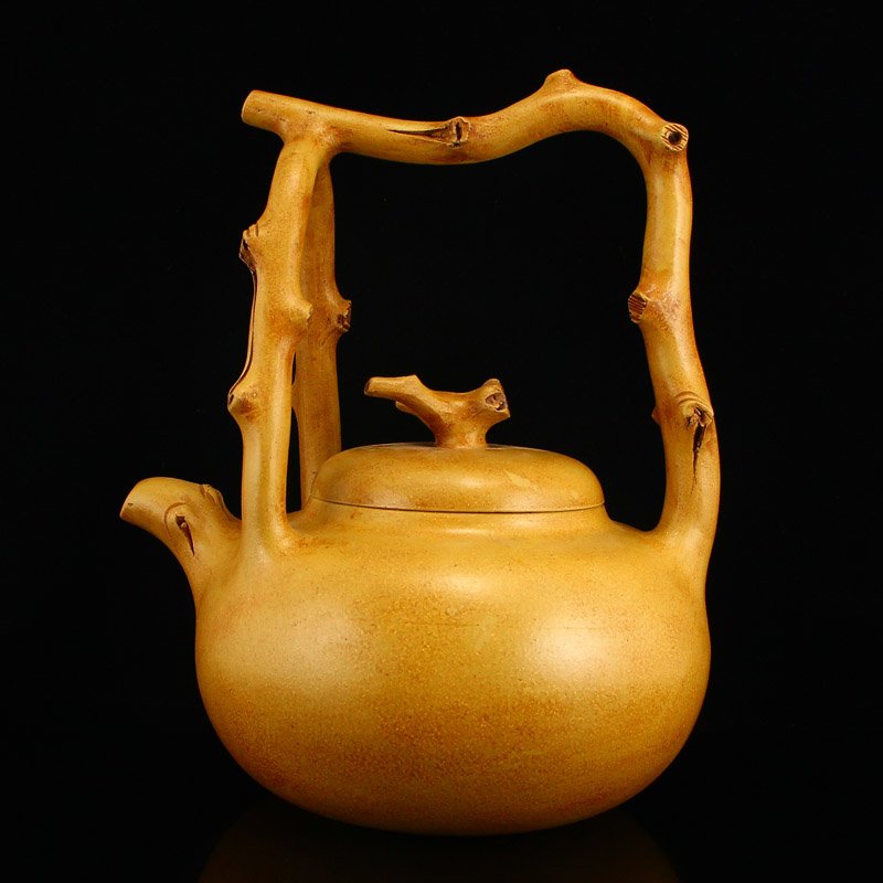 Chinese Yixing Yellow Zisha Clay Big Teapot: 中國當代 著名陶藝術大師 周桂珍 精工製作 黃泥紫砂提梁