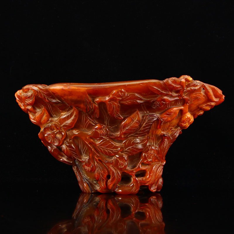 Chinese Qing Dy Ox Horn Brush Washer: 中國清代 精工浮雕 志同道合 角雕筆洗 Chinese Qing Dynasty Ox Horn Brush WasherDimension: 205x140x107(mm)8