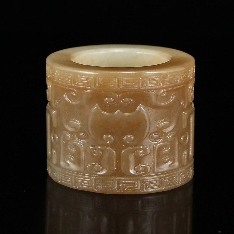 Chinese Qing Dy Hetian Jade Low Relief Thumb Ring (1 of 6)
