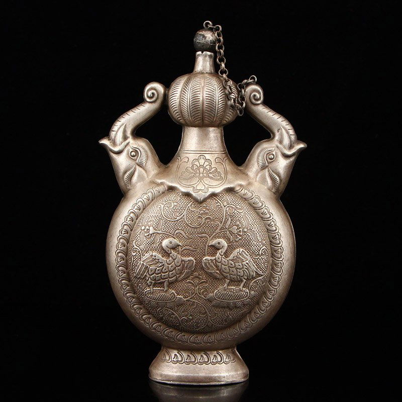 Vintage Chinese Silver Elephant Heads Snuff Bottle (1 of 9)