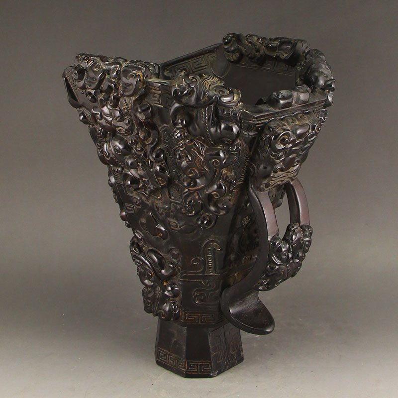 Vintage Chinese Ox Horn Chi Dragons Sacrificed Cup: 中國清代 精工浮雕 螭龍大角杯 Vintage Chinese Ox Horn Chi Dragons Sacrificed Cup Dimension: 200x165x145(mm)7.87x6.50x5.71(i