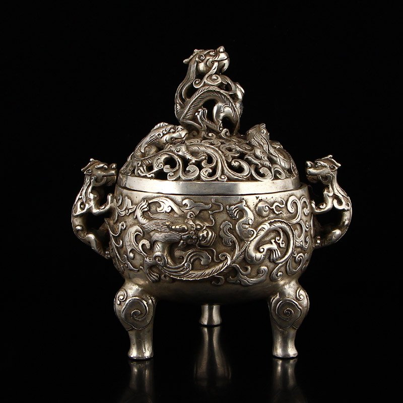 Chinese White Copper Chi Dragons Incense Burner: Chinese White Copper Chi Dragons Incense Burner w Xuan De Mark Dimension: 175x140x205(mm)6.89x5.51x8.07(inches) Weight 3.10 lbs/1407 g