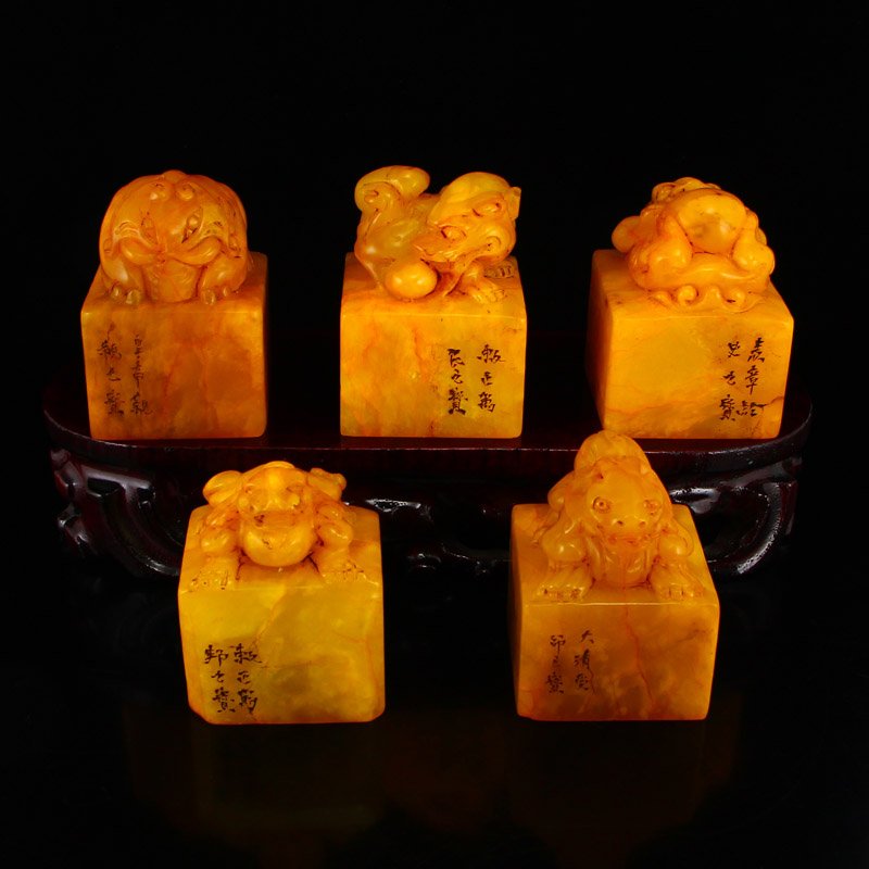 A Set Vintage Shoushan Stone Tianhuang Stone Seals (1 of 20)