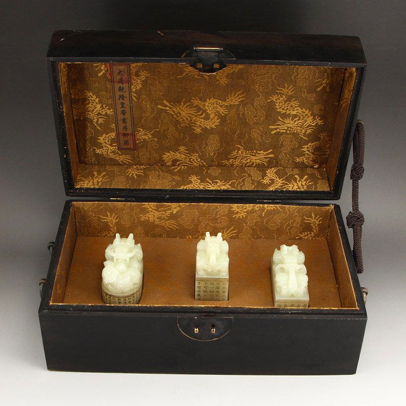 A Set Vintage Chinese Hetian Jade Fortune Dragons Seals (1 of 20)