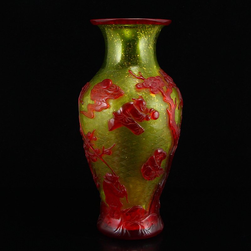 Vintage Chinese Peking Glass Vase - Figures & Pine Tree (1 of 12)