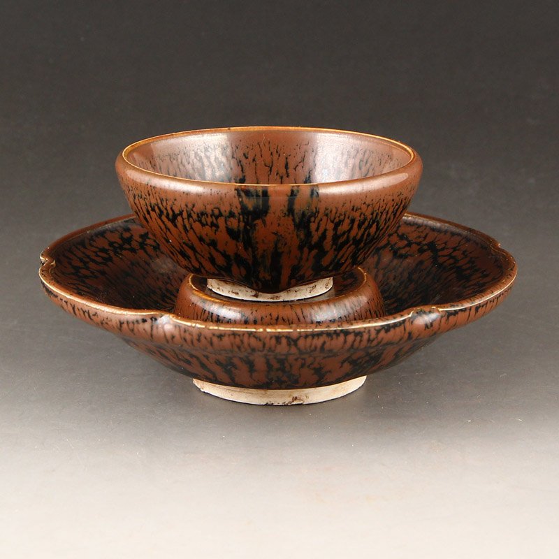 Chinese Ji Zhou Kiln Porcelain Teacup & Teaplate: Chinese Song Dynasty Ji Zhou Kiln Porcelain Teacup & Teaplate Teacup Dimension: 74 x 74 x 30(mm)2.91 x 2.91 x 1.18(inches) Tea Plate Dimension: 117 x 117 x 33(mm)4.61 x 4.61 x 1.30(inches)Weight 0.52