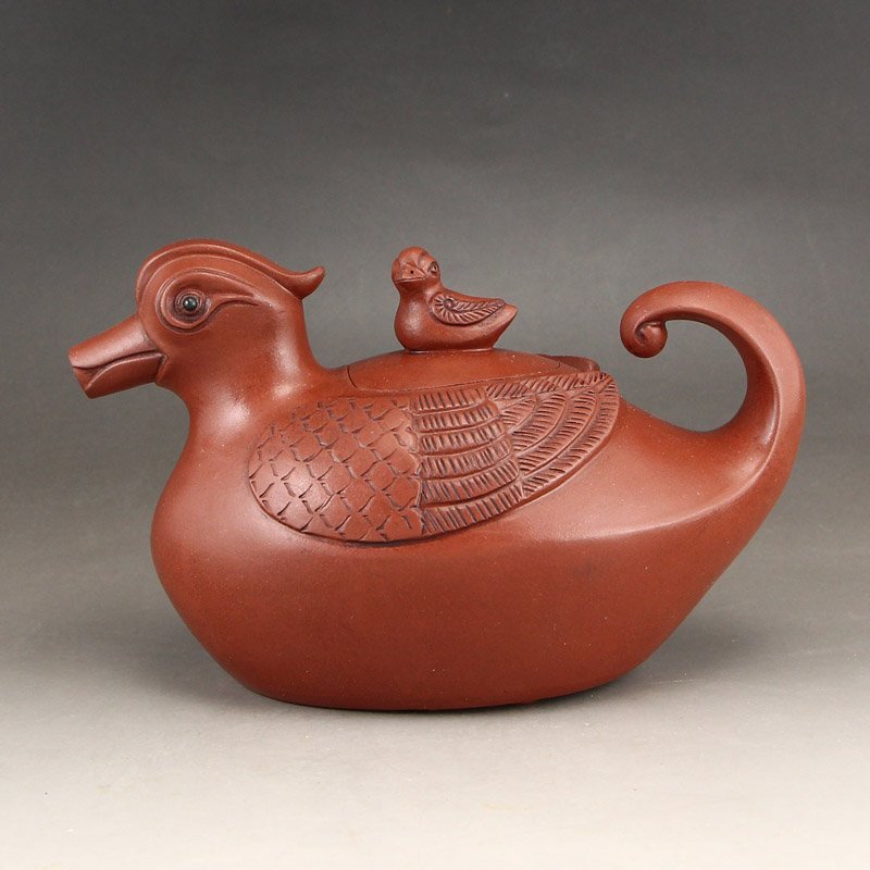 Chinese Yixing Zisha Clay Teapot w Artist Signed: Chinese Yixing Zisha Clay Teapot w Artist Signed Dimension: 160x85x100(mm)6.30x3.35x3.94(inches) Weight: 0.76 lbs/346 g