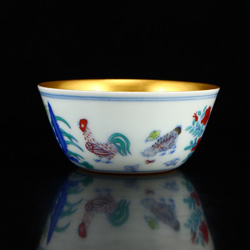 Chinese Gilt Gold Dou Cai Porcelain Chicken Cup: Chinese Gilt Gold Dou Cai Porcelain Chicken Cup w Cheng Hua Mark Dimension: 80x80x35(mm)3.15x3.15x1.38(inches) Weight 0.09 lbs/41 g