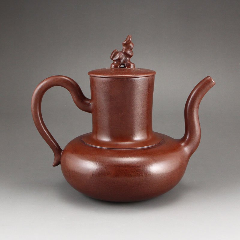 Chinese Yixing Zisha Clay Teapot w Artist Signed: Chinese Yixing Zisha Clay Teapot w Artist Signed Dimension: 158x112x140(mm)6.22x4.41x1.57(inches) Weight: 0.67 lbs/302 g