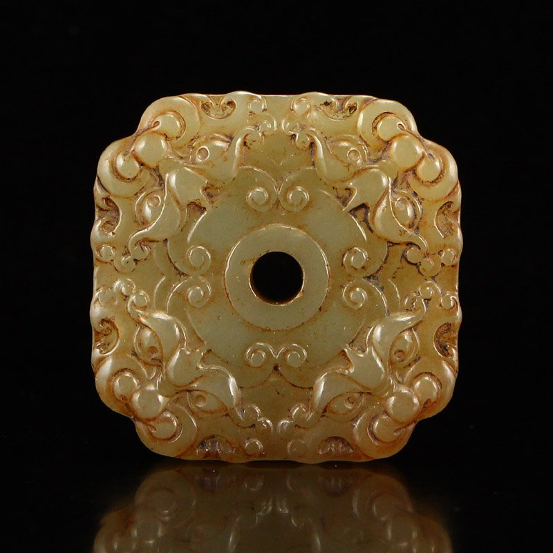 Vintage Chinese Hetian Jade Ox Heads Pendant: Vintage Chinese Hetian Jade Ox Heads Pendant Dimension: 46x46x16(mm)1.81x1.81x0.63(inches) Weight 0.18 lbs/82 g
