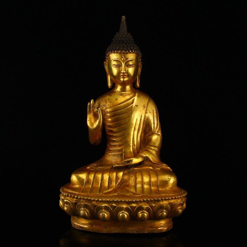 Chinese Ming Dy Gilt Bronze Siddhartha Buddha Statue: Chinese Ming Dynasty Gilt Gold Bronze Siddhartha Buddha Statue Dimension: 280 x 170 x 110(mm) 11.02 x 6.69 x 4.33(inches) Weight 6.13 lbs/2780 g