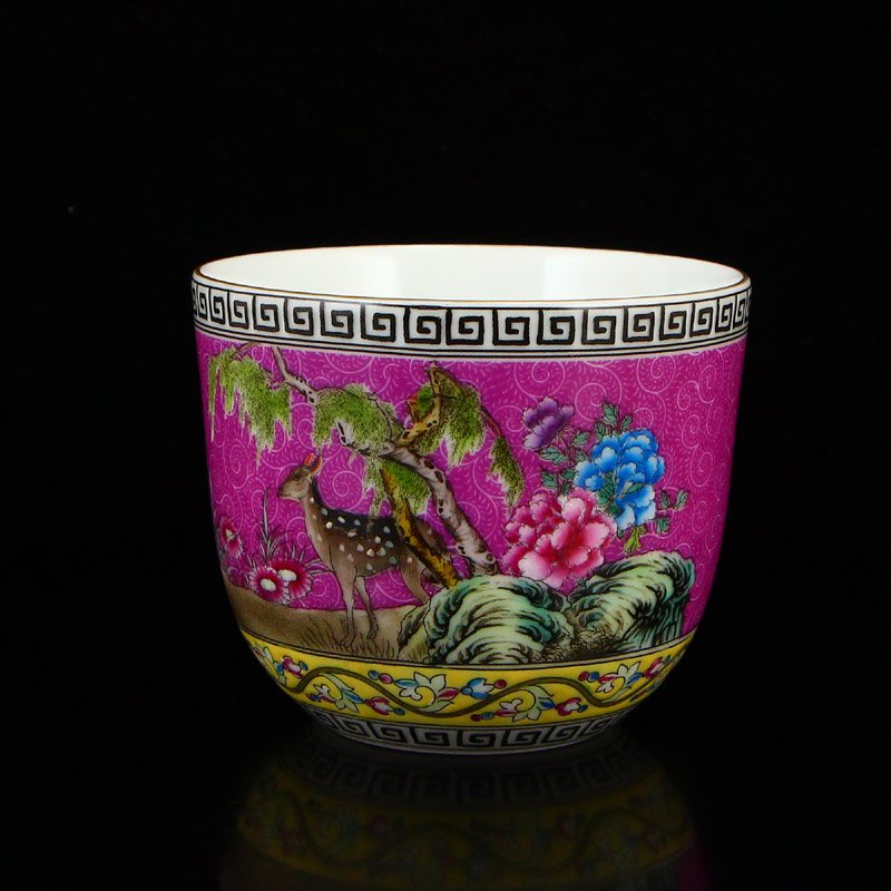 Chinese Gilt Edge Famille Rose Porcelain Cup: Chinese Gilt Edge Famille Rose Porcelain Cup w Qianlong Mark Dimension: 81x68(mm) 3.19x2.68(inches) Weight 0.27 lbs/124 g