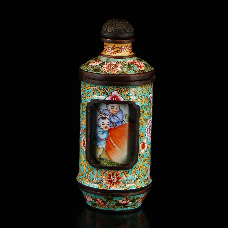 Chinese Qing Dynasty Red Copper Enamel Snuff Bottle (1 of 12)