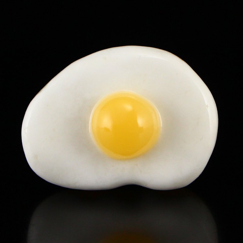 Vivid Indonesia Jin Tian Huang Egg Statue: Vivid Indonesia Jin Tian Huang Egg Statue w Certificate Dimension: 70 x 51 x 27(mm) 2.75 x 2.01 x 1.06(inches) Weight 0.25 lbs/116 g