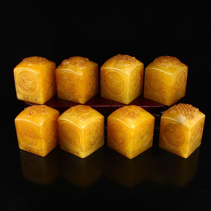 A Set Vintage Shoushan Stone Tianhuang Stone Seals (1 of 20)