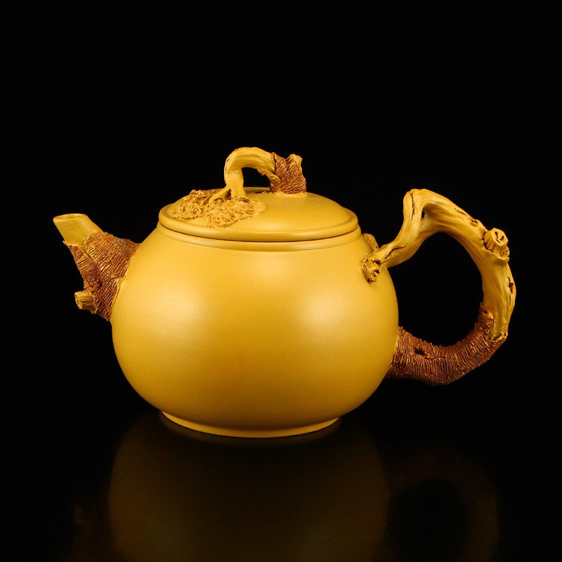 Chinese Yixing Zisha Clay Teapot w Artist Signed: Chinese Yixing Zisha Clay Teapot w Artist Signed Dimension: 130 x 75 x 75 (mm) 5.12 x 2.95 x 2.95 (inches) Weight: 0.35 lbs/158 g