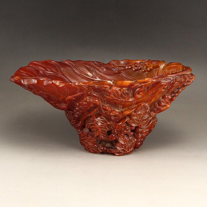 Chinese Qing Dy Ox Horn Brush Washer - Grapes: 中國清代 精美角雕 子孫萬代 福祿綿長 葡萄角雕筆洗 Chinese Qing Dynast
