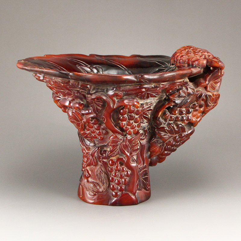Chinese Qing Dy Ox Horn Low Relief Cup w Grapes: 中國清代 精美角雕 福壽綿長 松鼠葡萄 角杯擺件 Chinese Qing Dynasty Ox Horn Low Re