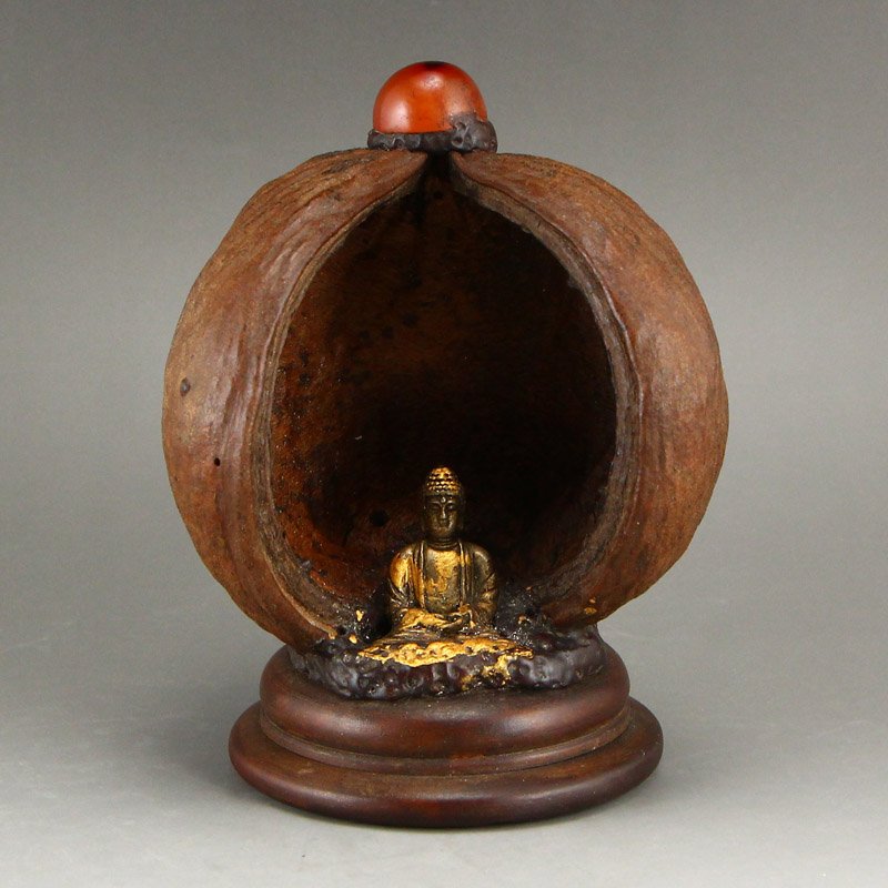 Vintage Gilt Gold Bronze Siddhartha Buddha Statue: Vintage Chinese Gilt Gold Bronze Siddhartha Buddha Statue w Coconut Shell Shrine Dimension: 105 x 80 x 65 (mm) 4.13 x 3.15 x 2.56(inches) Weight 0.28 lbs/126 g