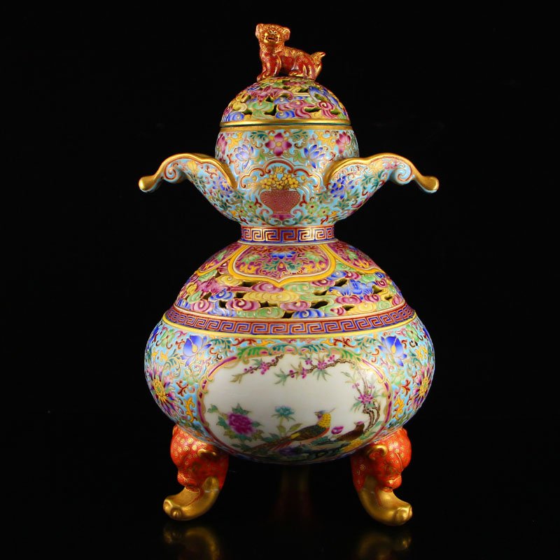 Gilt Gold Famille Rose Porcelain Incense Burner: 中國 清 乾隆年制 精美鎏金粉彩 雙耳叁足 瓷器香薰爐 Chinese Gilt Gold 