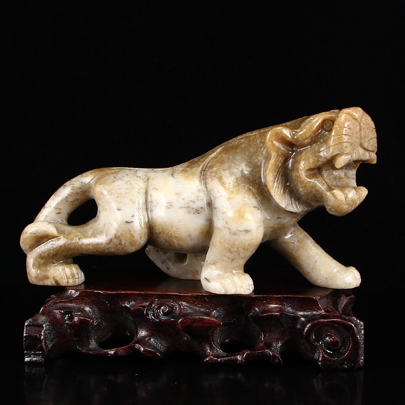 Chinese Natural Hetian Jade Tiger Statue: Chinese Natural Hetian Jade Tiger Statue Dimension: 152x74x47(mm)5.98x2.91x1.85(inches) Weight 0.92 lbs/418 g The wooden stand no included.