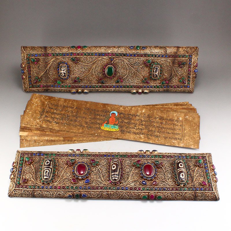 Tibetan Buddhist 8 Page Holy Tantric Sutra Mantra Book: Tibetan Buddhist Ritual 8 Page Holy Tantric Sutra Mantra Book Handwriting Nepal w Silver Wire Inlay DZI Agates & Gems Cover Dimension: 385 x 110 x 50(mm)15.16 x 4.33 x 1.97(inches) Weight:3.47 lbs/157