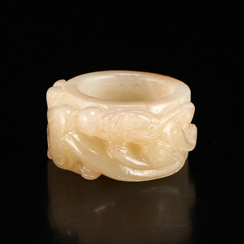 Vintage Chinese Hetian Jade Low Relief Thumb Ring: Vintage Chinese Hetian Jade Low Relief Thumb Ring w Chi Dragon Dimension: 37 x 18(mm) 1.46 x 0.71 (inches) Weight 0.07 lbs/30 g