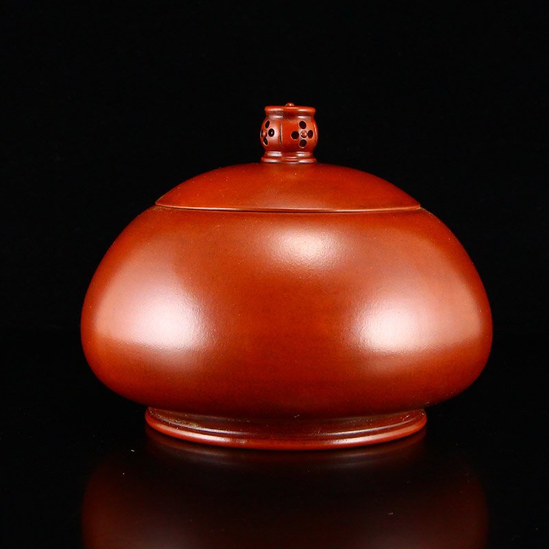 Chinese Yixing Zisha Tea Caddy: Chinese Yixing Zisha Tea Caddy w Artist Signed Dimension: 115x115x90(mm) 4.53x4.53x3.54(inches) Weight: 0.78 lbs/355 g