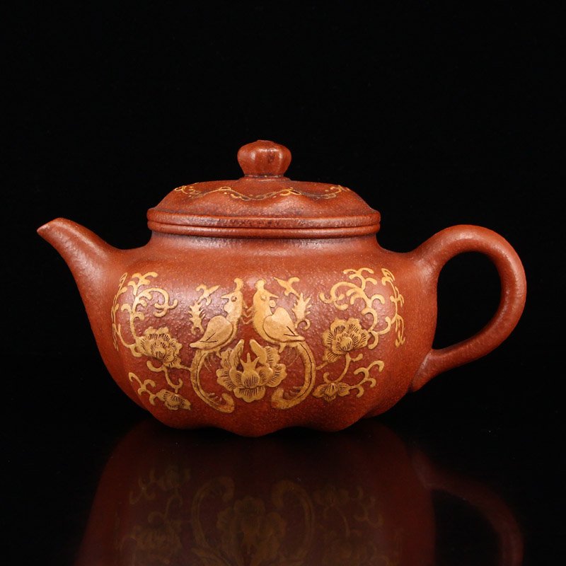 Chinese Yixing Zisha Clay Phoenix & Peony Teapot: Chinese Yixing Zisha Clay Phoenix & Peony Teapot w Artist Signed Dimension: 160 x 110 x 85 (mm) 6.30 x 4.33 x 3.35 (inches) Weight 0.63 lbs/285 g