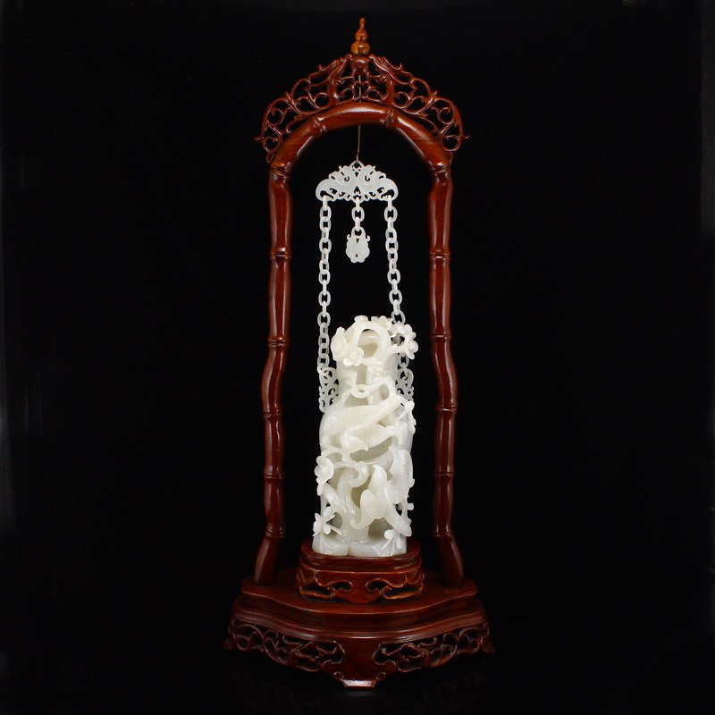 Superb Chinese Qing Dy Hetian Jade Braced Chain Vase: Superb Chinese Qing Dynasty Hetian Jade Braced Chain Vase w Magpie , Plum Flower & Zitan Wood Base Dimension: 320x85x60(mm) 12.60x3.35x2.36(inches) Weight: 2.54 lbs/1153 g The total weight does not in